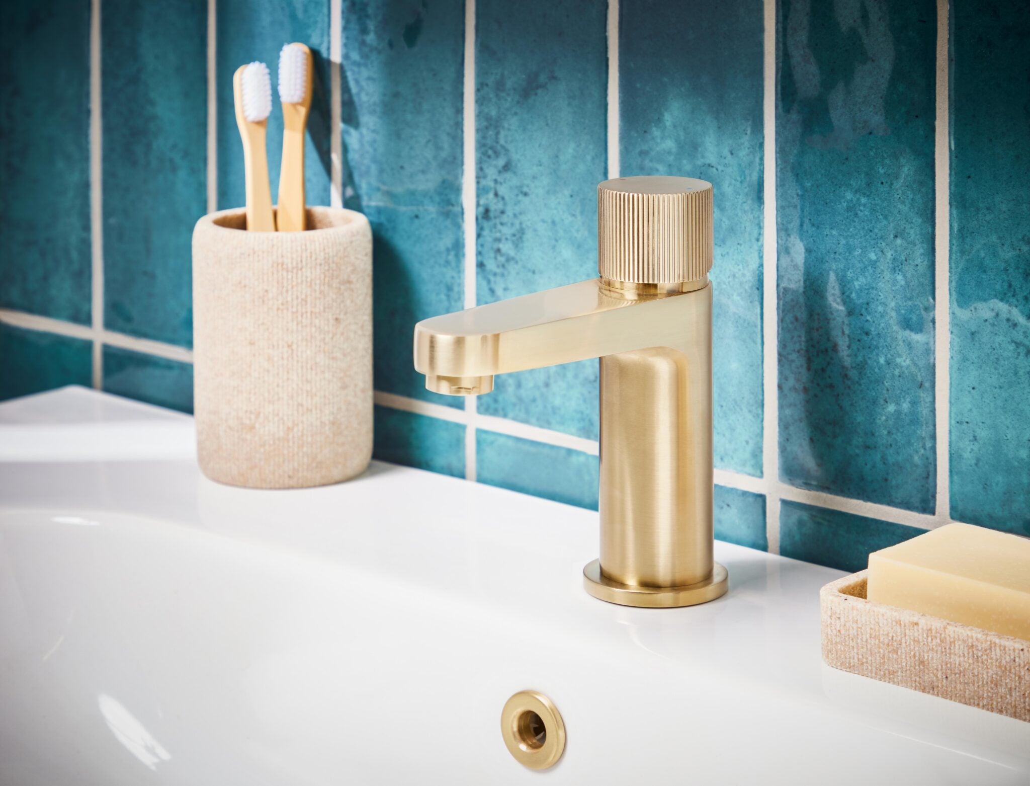 Mono Basin Mixer Brushed Brass