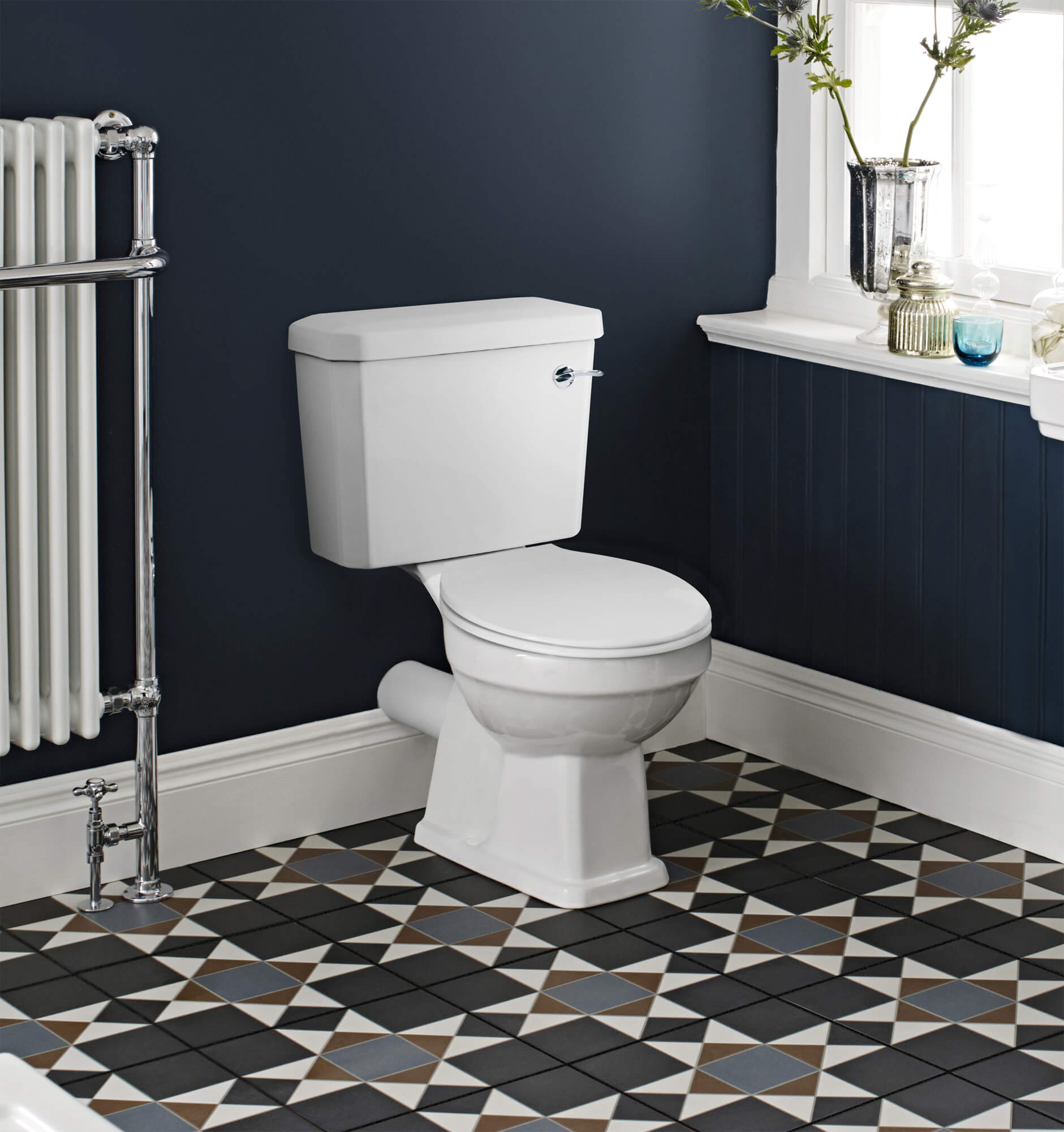 Novo Traditional Close Coupled Pan Cistern And Seat White