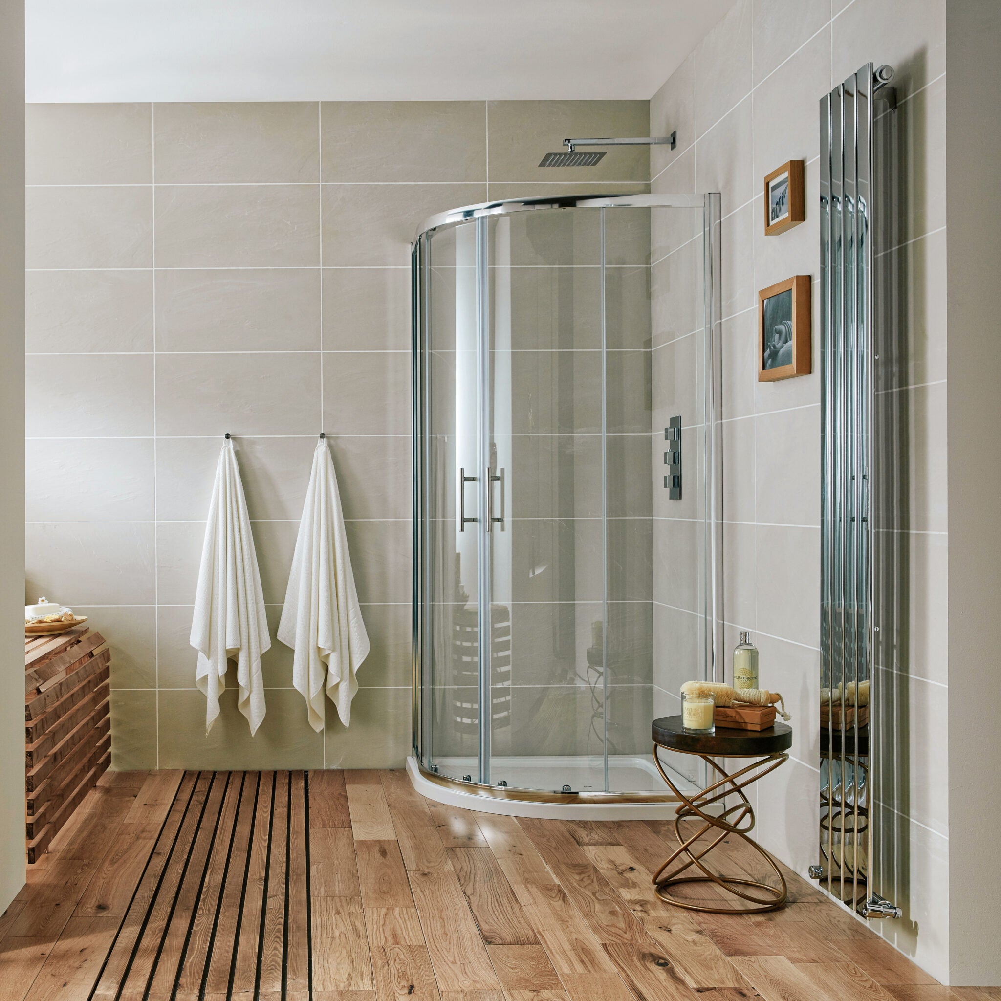 Double door quadrant